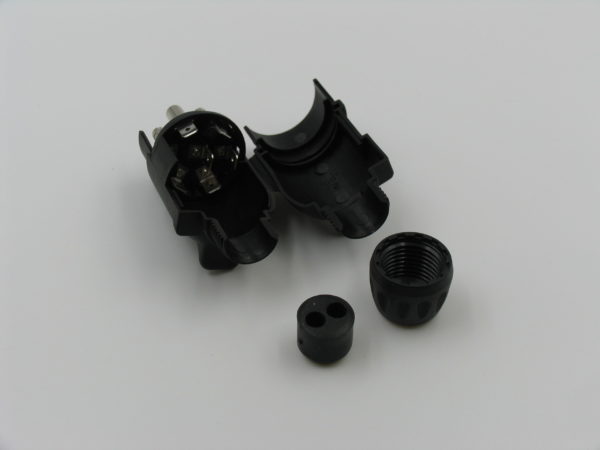 7 PIN PLASTIC PLUG SPADE TERMINALS - Image 2